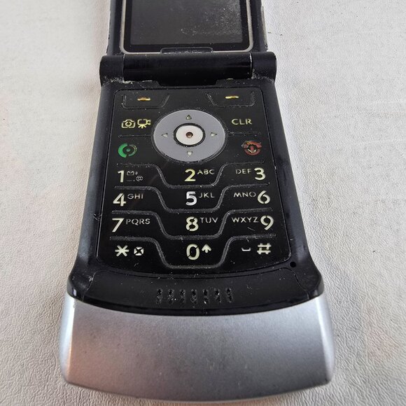 Motorola Razr V3m Flip Phone Silver Verizon With Wall Charger & Belt Clip Case - Picture 8 of 8